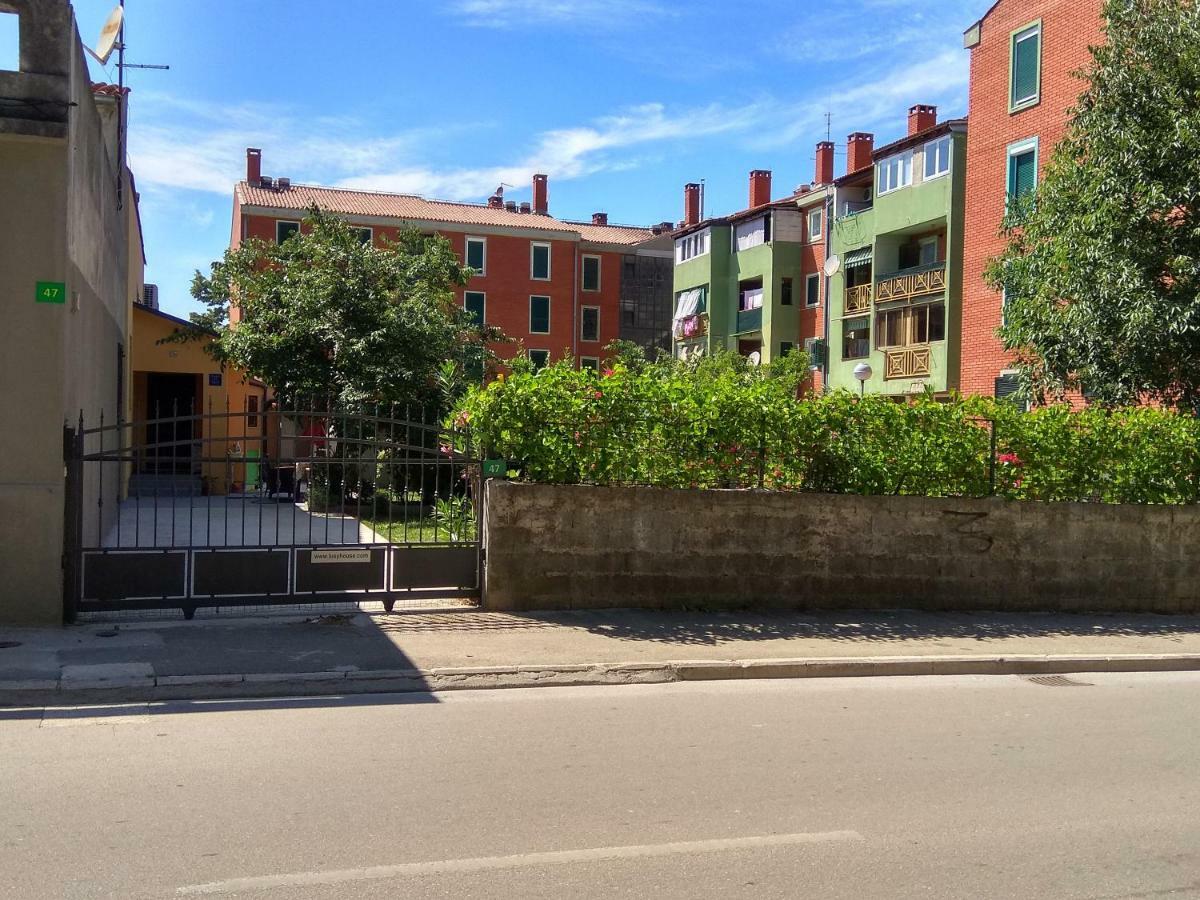 Lusyhouse Villa Pula Exterior photo